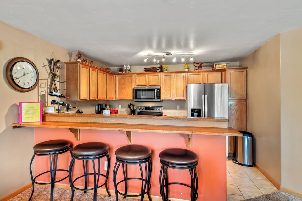 Kitchen with Breakfast Bar