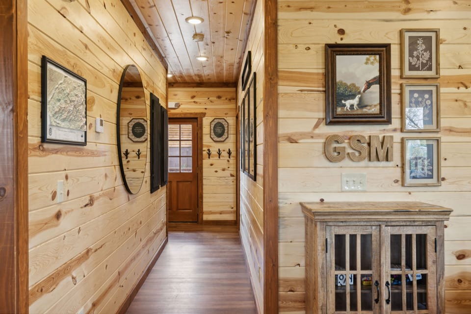 Cabin, 6 Bedrooms | Interior