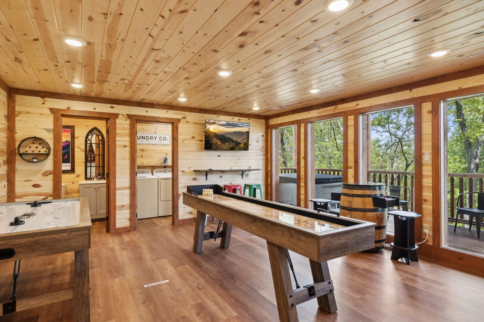 Cabin, 6 Bedrooms | Game room
