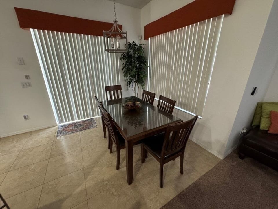 House, 5 Bedrooms | Dining
