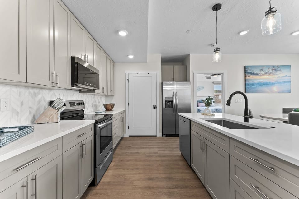 Condo, 2 Bedrooms | Private kitchen | Fridge, oven, coffee/tea maker, toaster