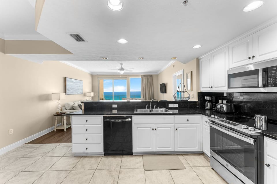 8-web-or-mls-5004-thomas-dr-607