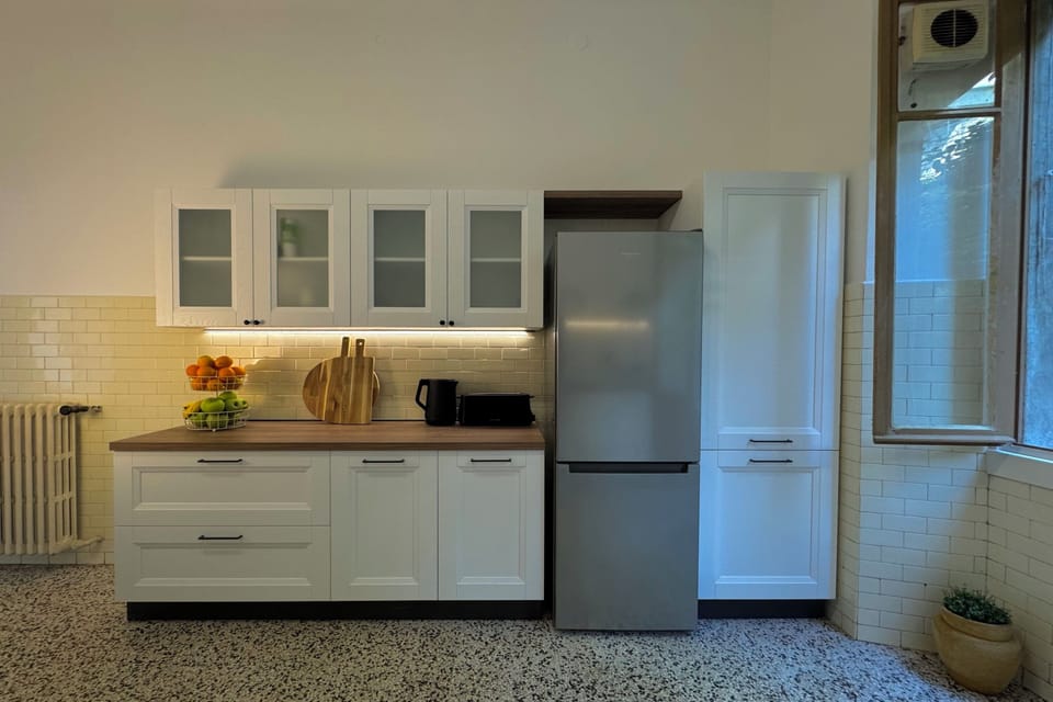 Family Apartment, Multiple Bedrooms, Beachside (Giardino Floreale di Menaggio) | Private kitchen | Fridge, microwave, oven, stovetop