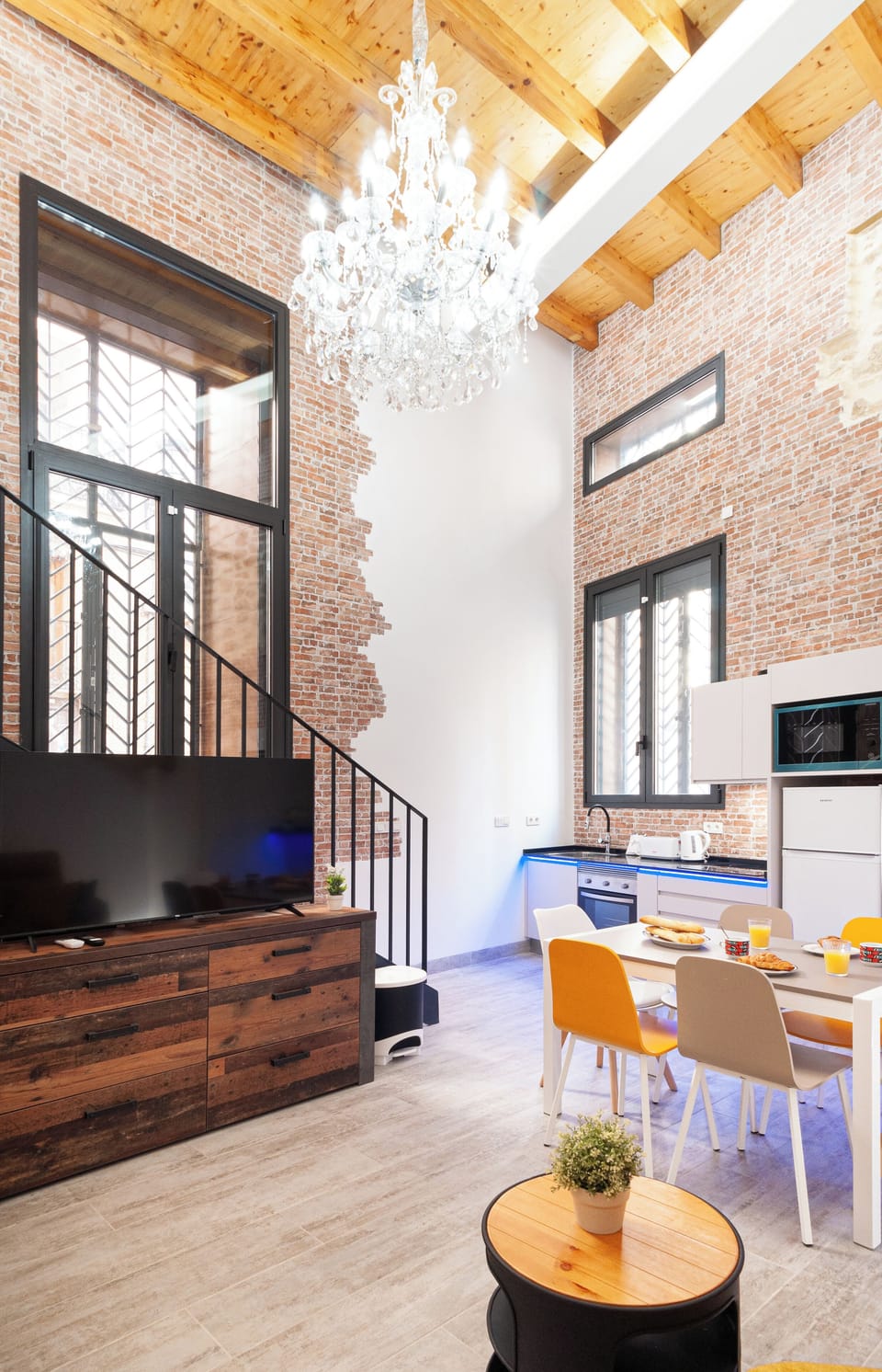 Superior Duplex | 1 bedroom, soundproofing, free WiFi