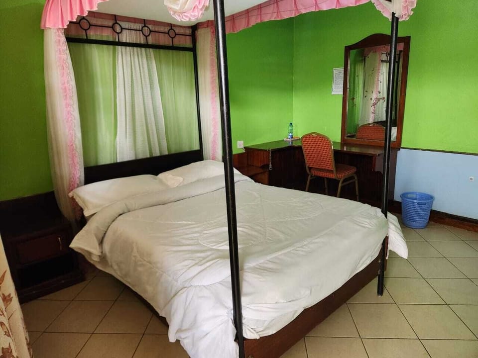 Basic Single Room | Free WiFi