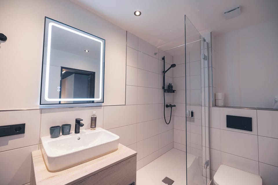 Junior Room, Balcony | Hypo-allergenic bedding, in-room safe, desk, soundproofing