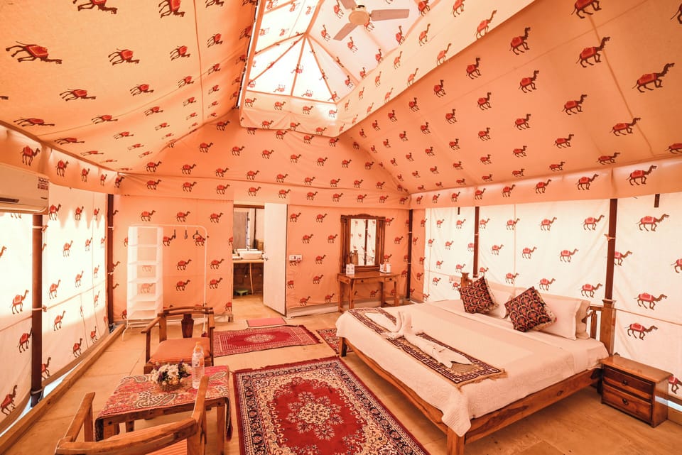 Deluxe Double Room, Desert View | Desk