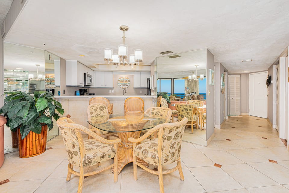 Dining area 2 or 2