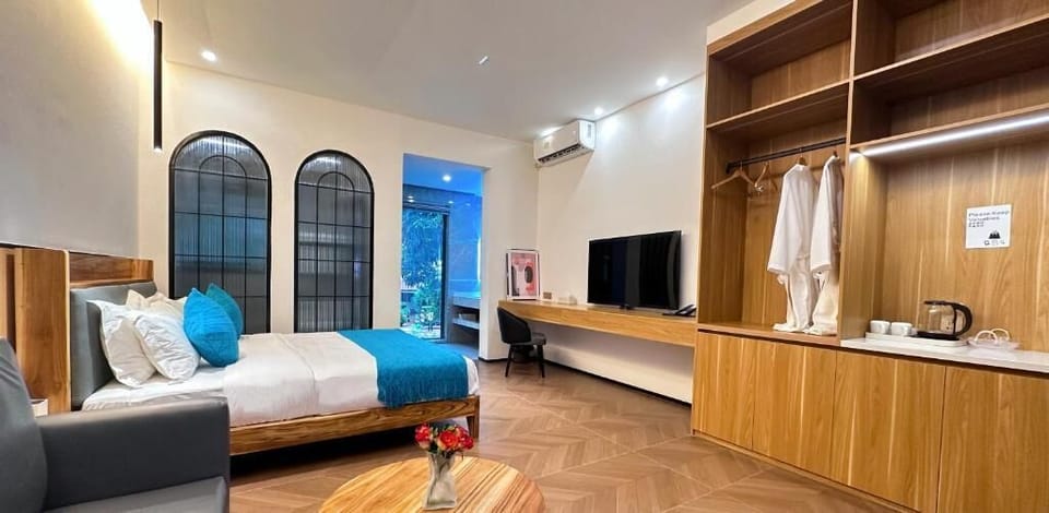 Deluxe Double Room | In-room safe, desk, laptop workspace, free WiFi
