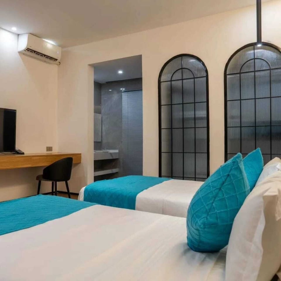 Deluxe Double or Twin Room | In-room safe, desk, laptop workspace, free WiFi