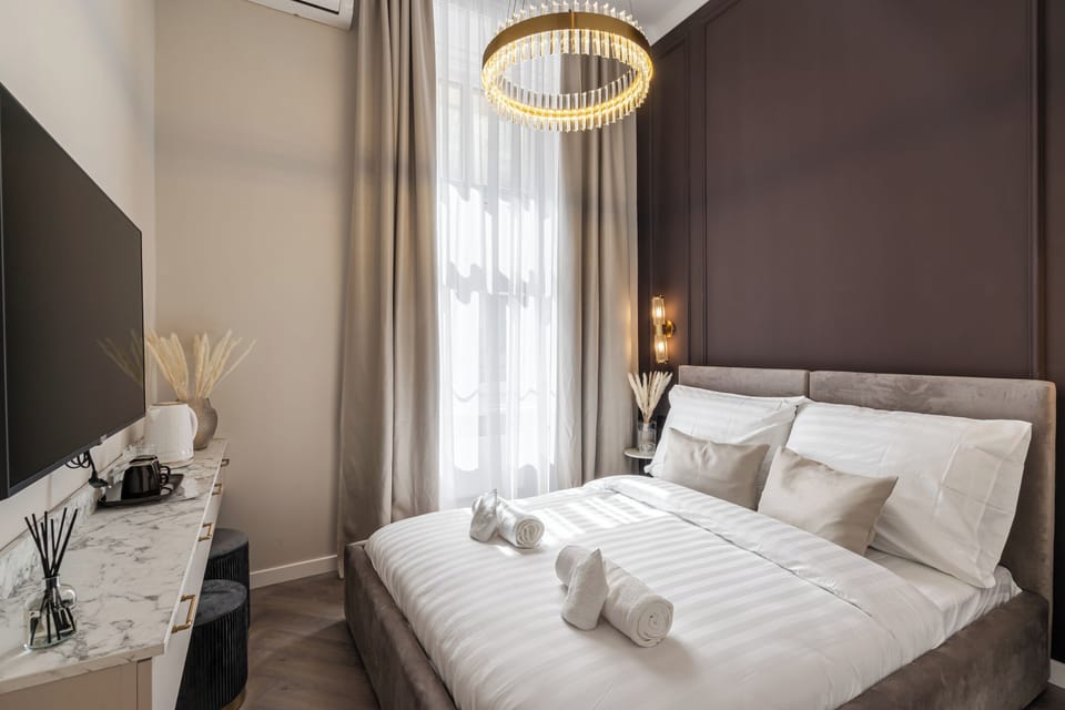 Executive Double Room | Free WiFi, bed sheets