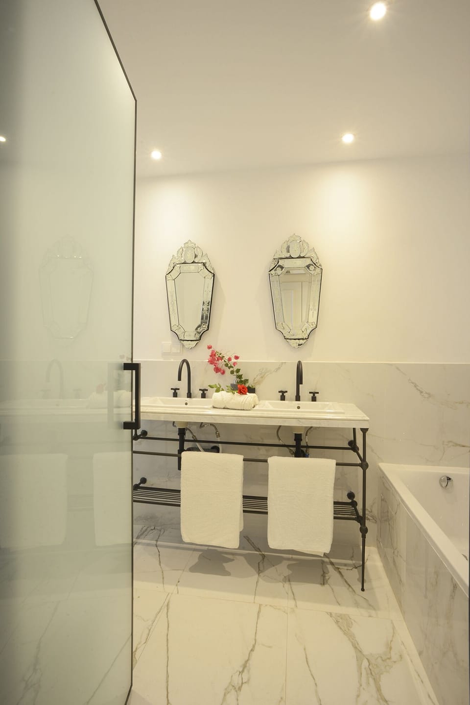 Deluxe Double Room | Bathroom | Hair dryer, slippers, towels, toilet paper