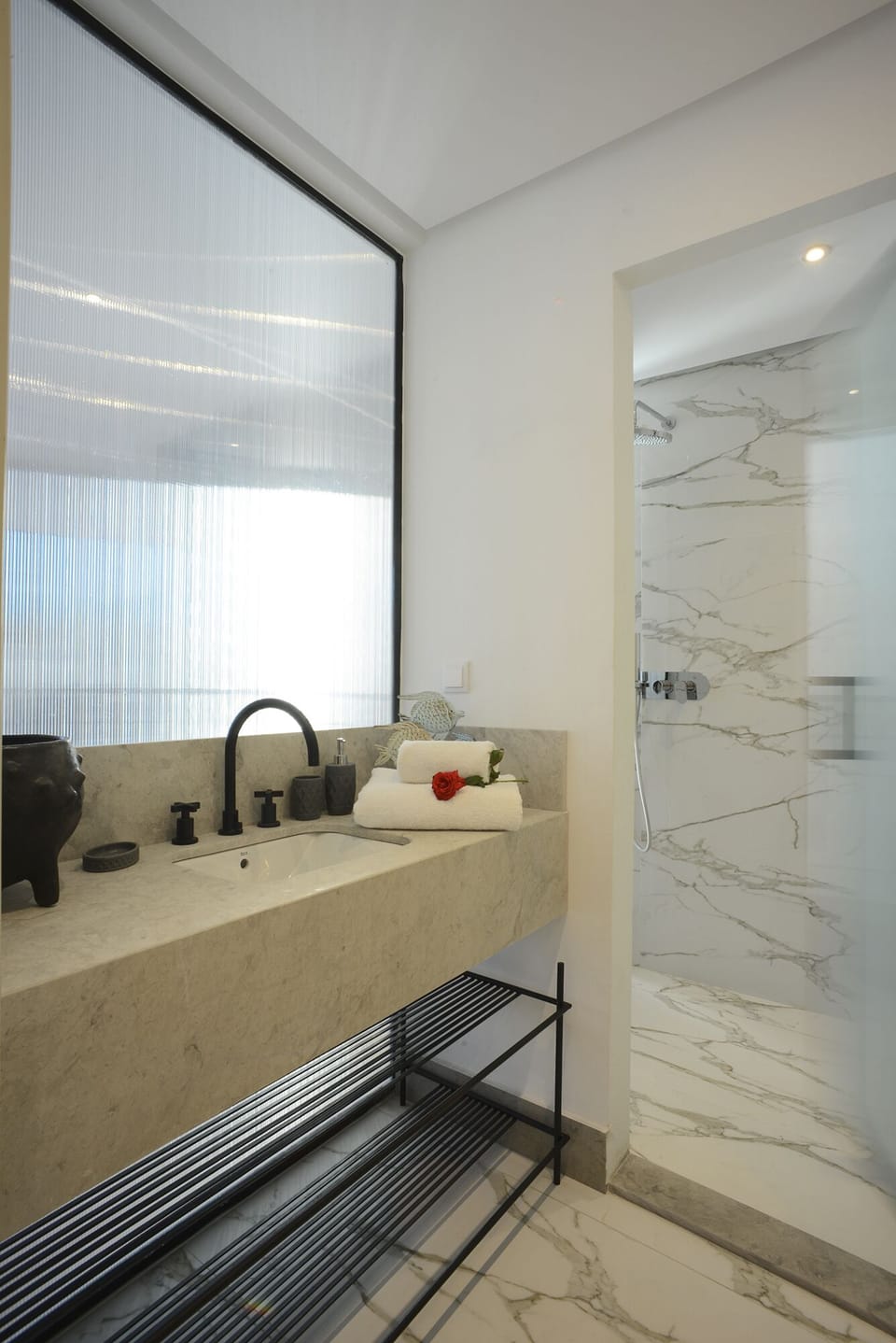 Deluxe Double Room | Bathroom | Hair dryer, slippers, towels, toilet paper