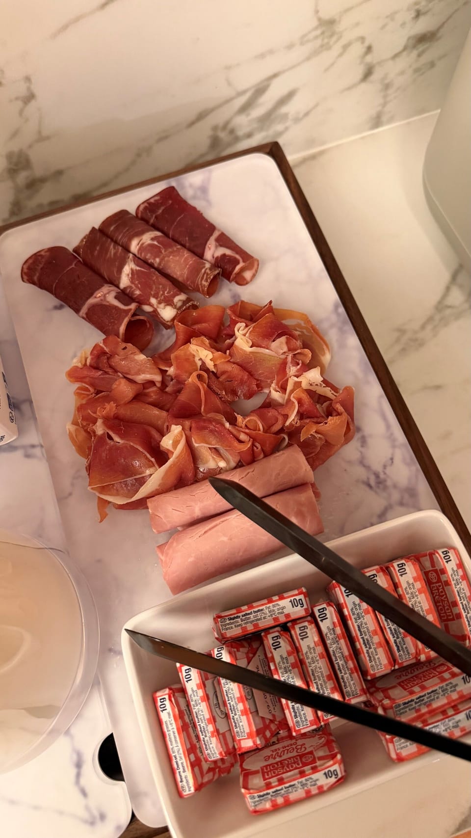 Daily buffet breakfast for a fee