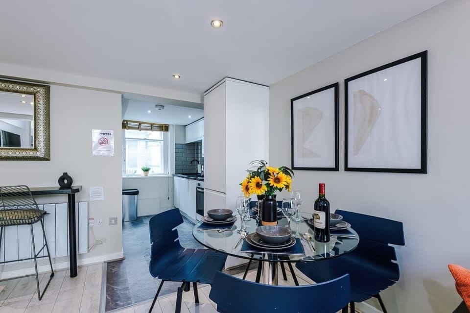 The open-plan living room and dining area benefit from a 50-inch Smart TV, a 4-seater dining table,  a 3-seater breakfast bar, plenty of space to sit down in the evenings and a double sofa bed.