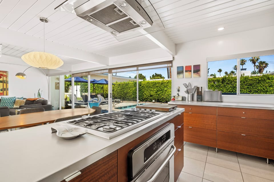 House, Multiple Beds, Pool Access, Pool View (Alexander Escape) | Private kitchen | Fridge, microwave, oven, stovetop