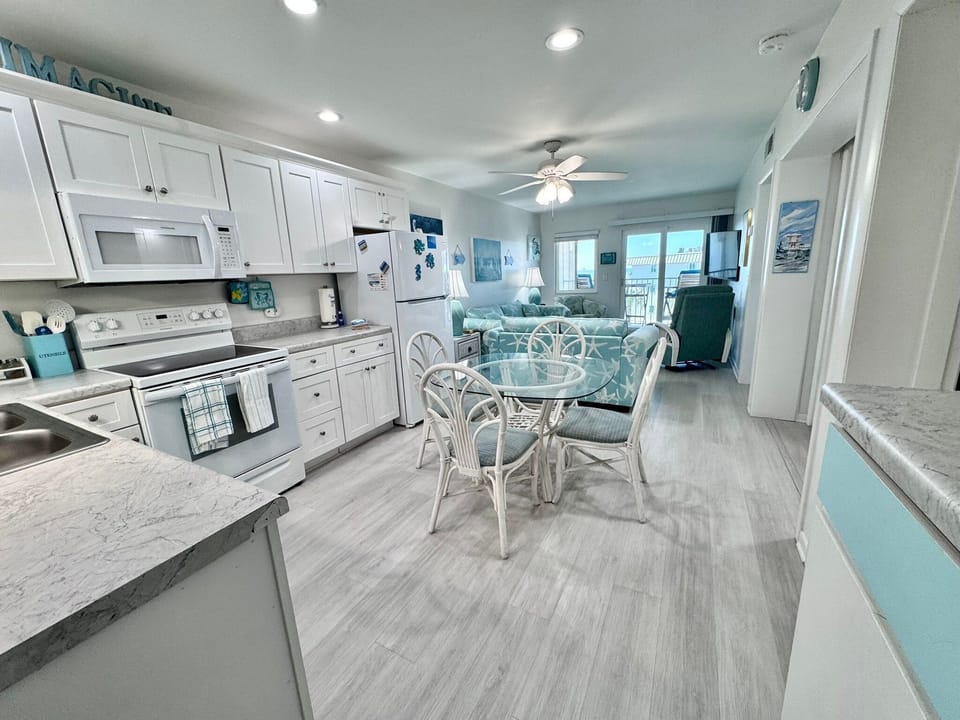 House, Multiple Beds, Balcony, Ocean View (Gulf Shores Plantation 1305) | Private kitchen