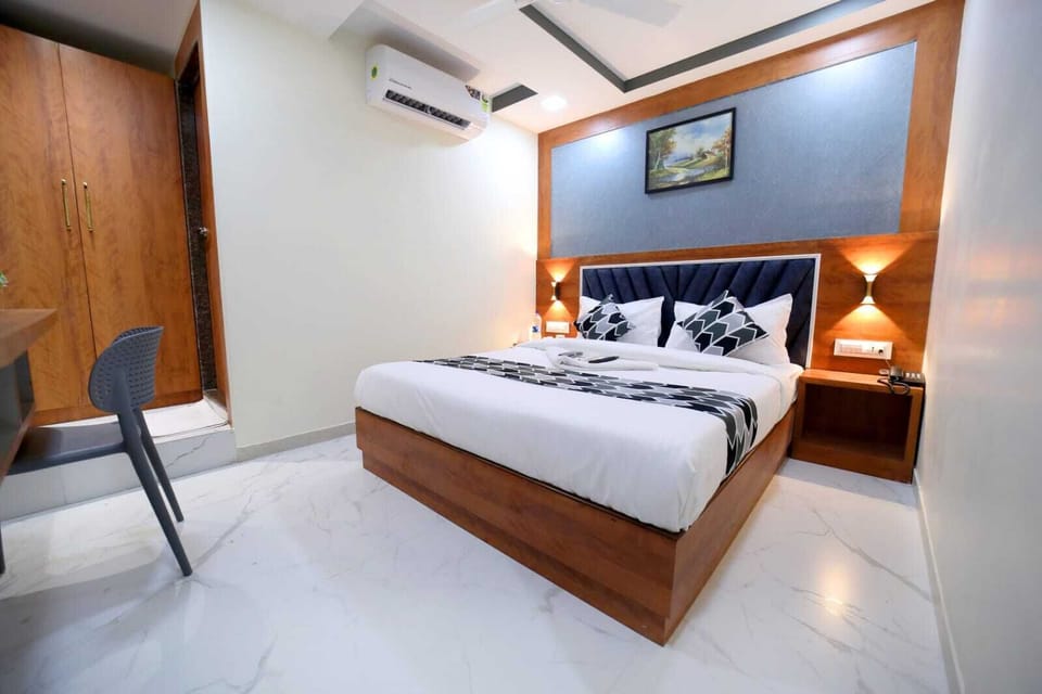 Deluxe Double Room, City View | In-room safe, free WiFi, bed sheets