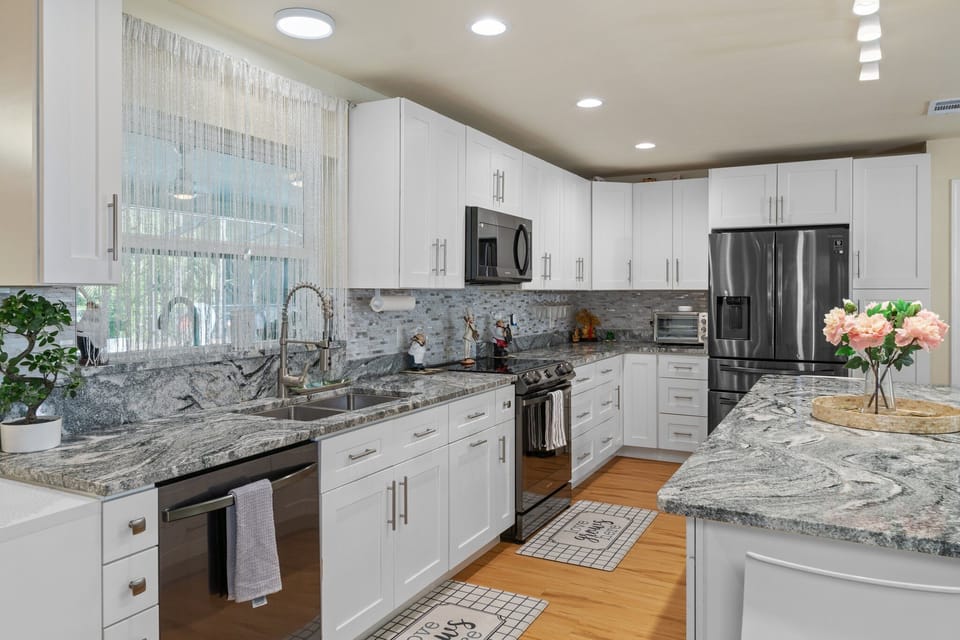 The Kitchen is fully equipped with all new appliances 