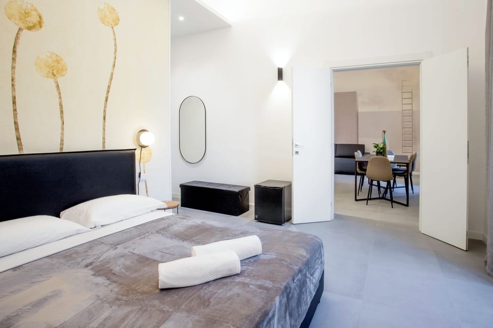 Deluxe Studio Suite | Down comforters, in-room safe, desk, iron/ironing board