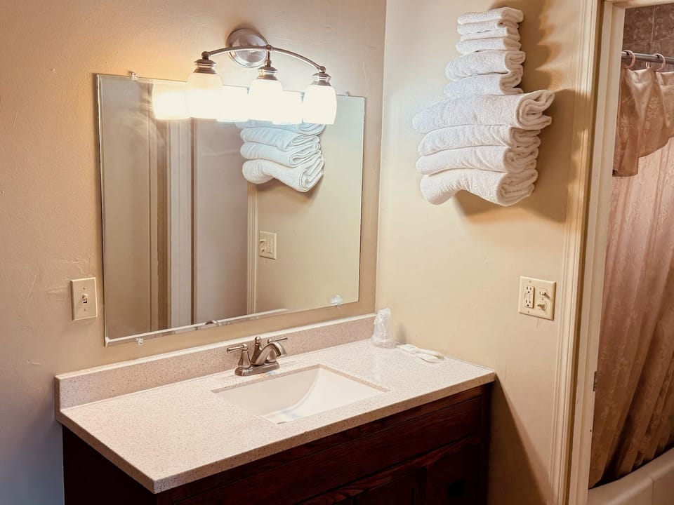 Basic Room, 2 Queen Beds | Bathroom