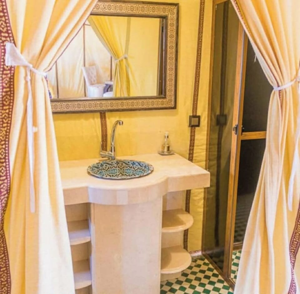Separate tub and shower, rainfall showerhead, free toiletries, bathrobes