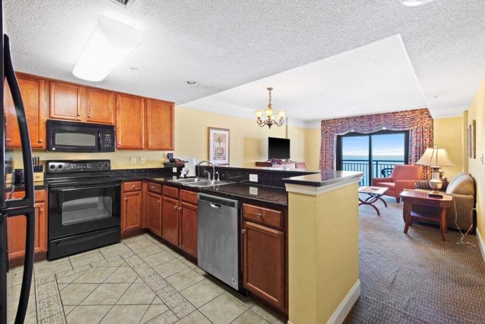 Kitchen - Full kitchen with stove/oven, refrigerator, microwave, dishwasher, and cookware — ideal for preparing meals at home.