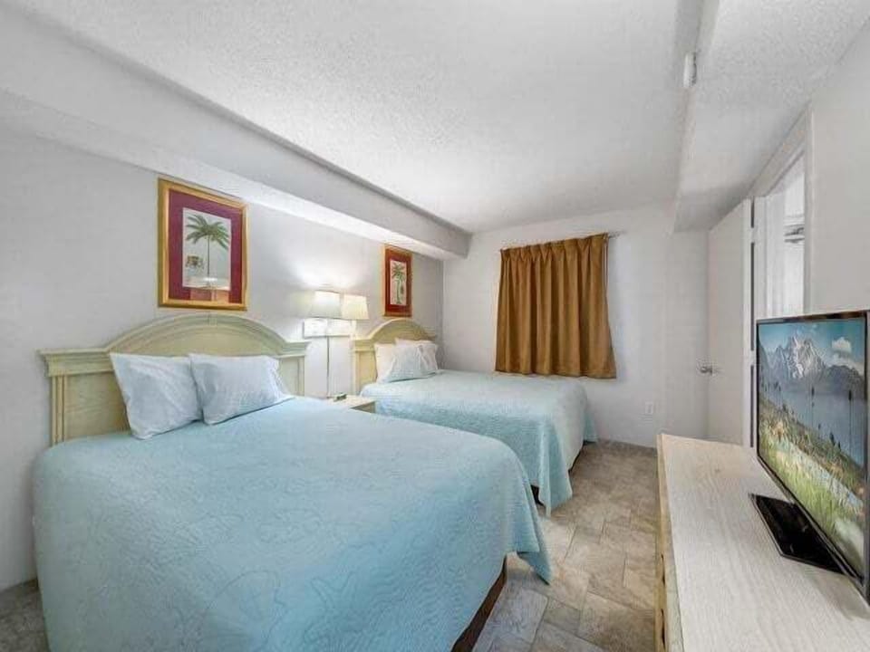 Guest Bedroom - Second bedroom with two queen beds, providing sleeping space for additional guests.