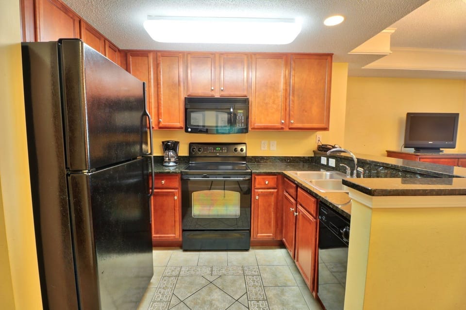 Kitchen - Full kitchen with refrigerator, stovetop, dishwasher, microwave, coffee maker, and toaster — everything you need to prepare meals at your vacation home.