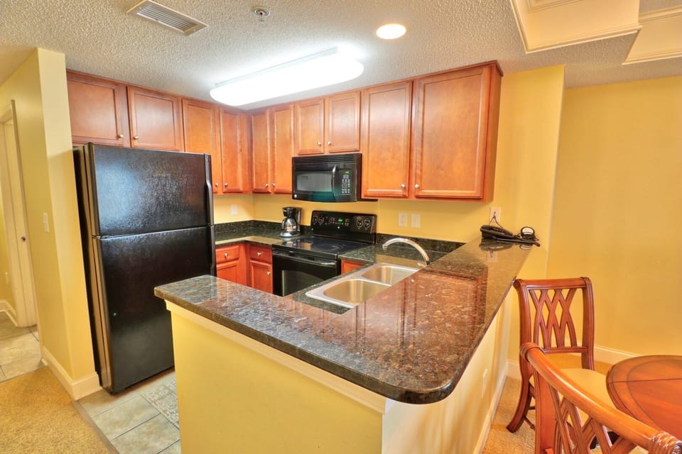 Kitchen - Full kitchen with refrigerator, stovetop, dishwasher, microwave, coffee maker, and toaster — everything you need to prepare meals at your vacation home.