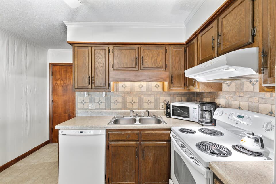 Kitchen - Cook with ease in the full kitchen featuring modern appliances, plenty of counter space, and all the essentials for preparing meals during your stay.