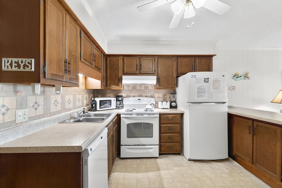 Kitchen - Cook with ease in the full kitchen featuring modern appliances, plenty of counter space, and all the essentials for preparing meals during your stay.