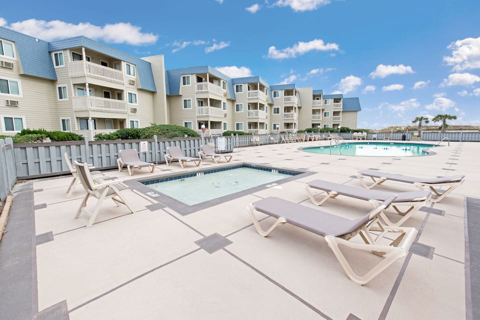 Community Outdoor Pool - Cool off in the outdoor community pool — a great way to relax after beach time or enjoy with the family.