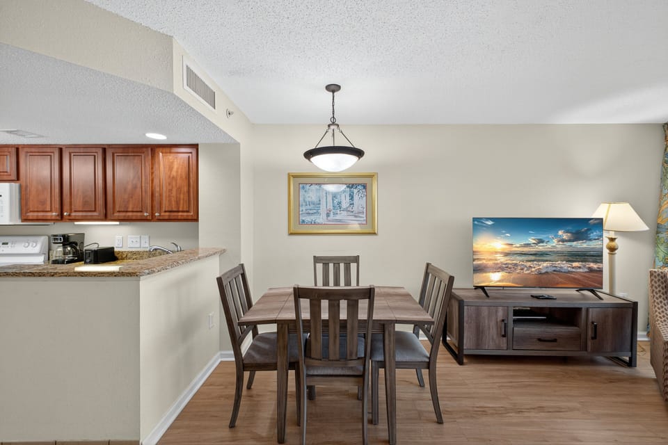 Dining area - Share dinner or plan your beach day in the inviting dining area just off the kitchen.