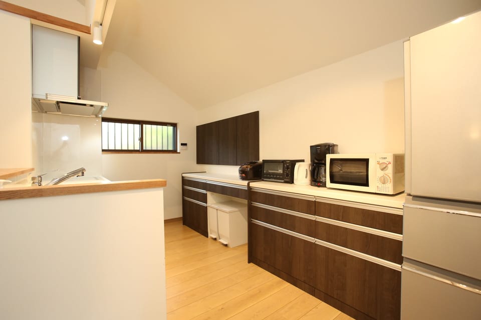 Cottage, 2 Bedrooms, Kitchen | Private kitchen | Coffee/tea maker, electric kettle, toaster