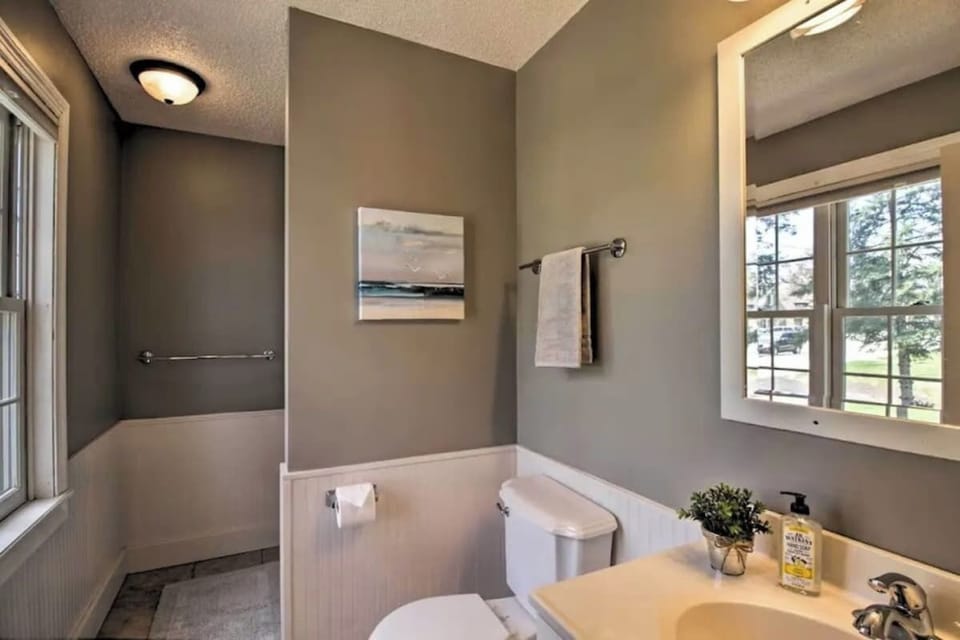 Main Level Bathroom #2