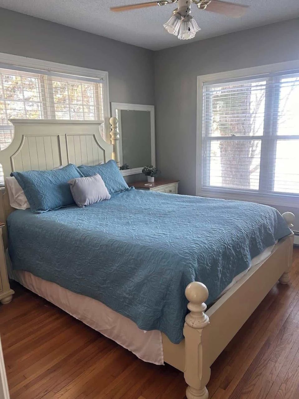 Main Level Bedroom #1 - 1 Queen Bed