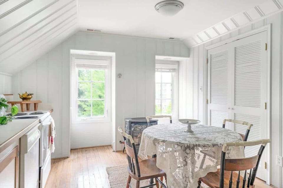 Ridge Room kitchen/dining
