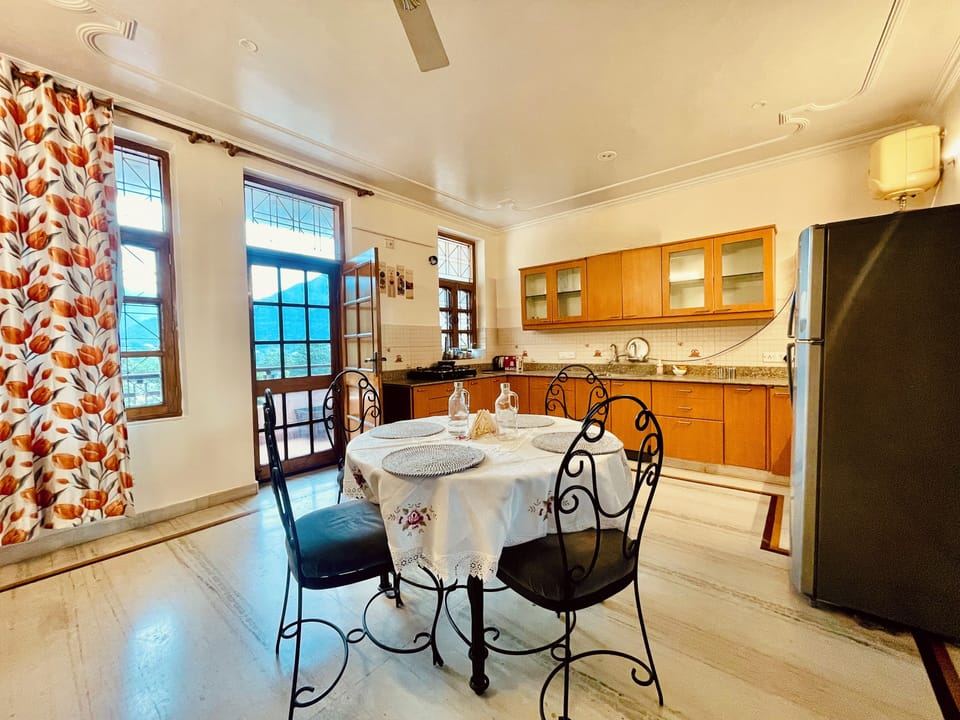 Comfort Apartment, River View | Private kitchen | Stovetop, electric kettle