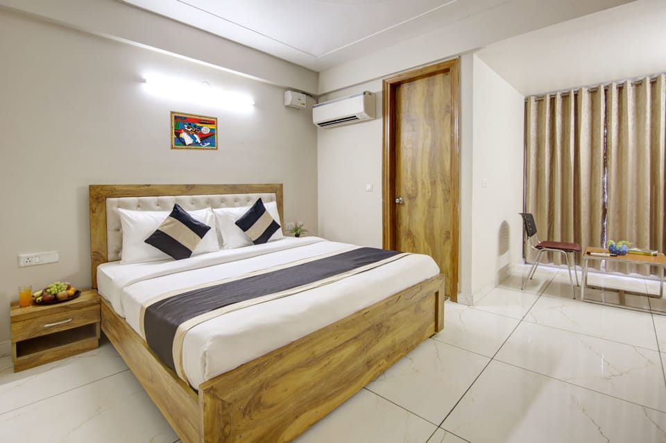 Deluxe Double Room, Balcony | Air conditioning