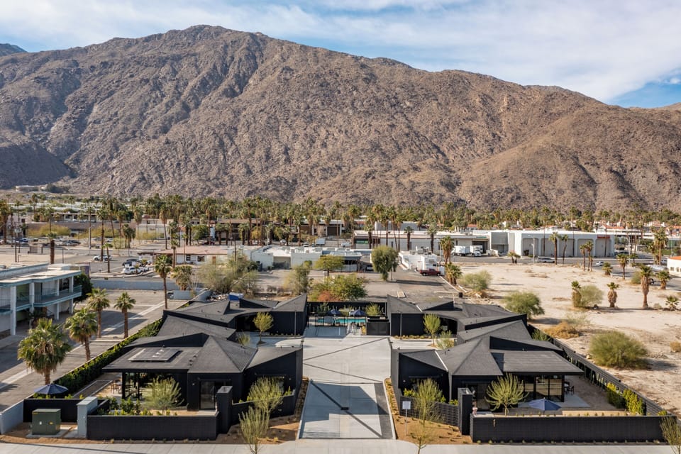 4-minute drive to the Palm Springs Art Museum.