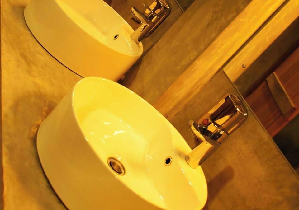 Tent, Garden Area | Bathroom | Shower, free toiletries, bidet, towels