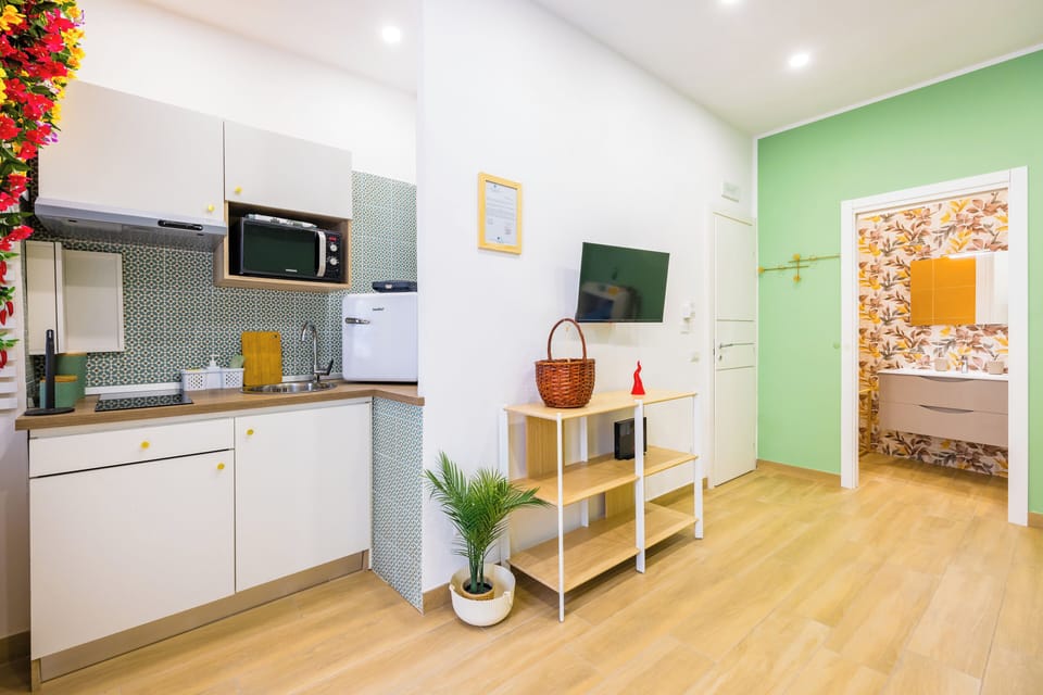 Comfort Apartment, 1 Queen Bed with Sofa bed, Non Smoking, Balcony | Private kitchen | Electric kettle, toaster