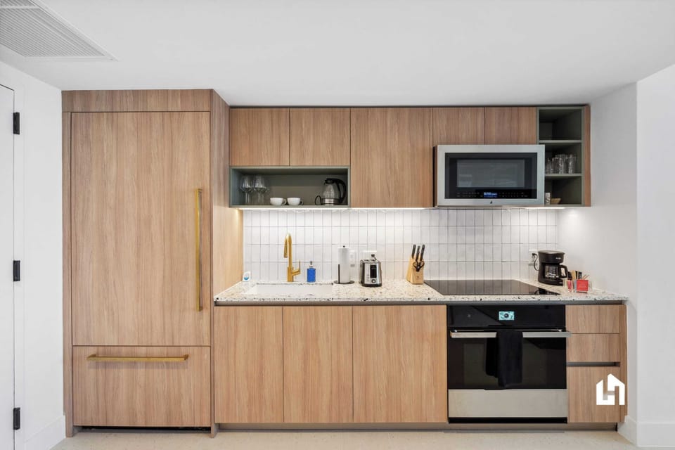 There’s a fully equipped kitchen with a dishwasher for quick clean-ups.