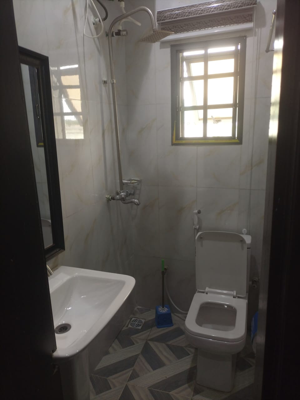 Standard Single Room | Bathroom | Shower, towels, soap, shampoo