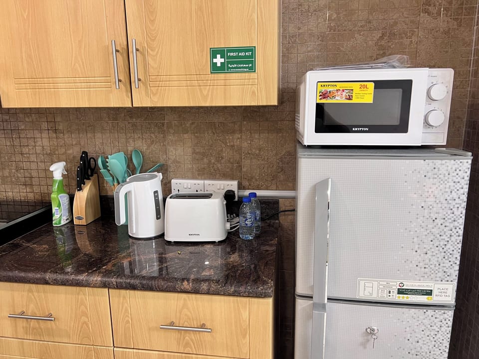 Deluxe Studio, Lake View | Private kitchen | Coffee/tea maker, electric kettle
