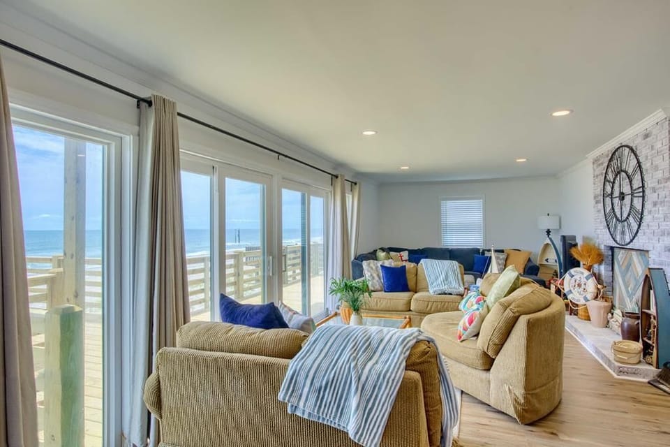 Level 2 Oceanfront Living Room