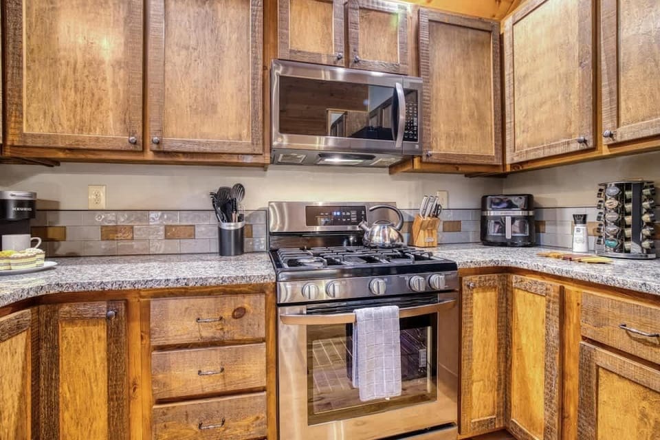 Gas stove, air fryer, and many more appliance conveniences.