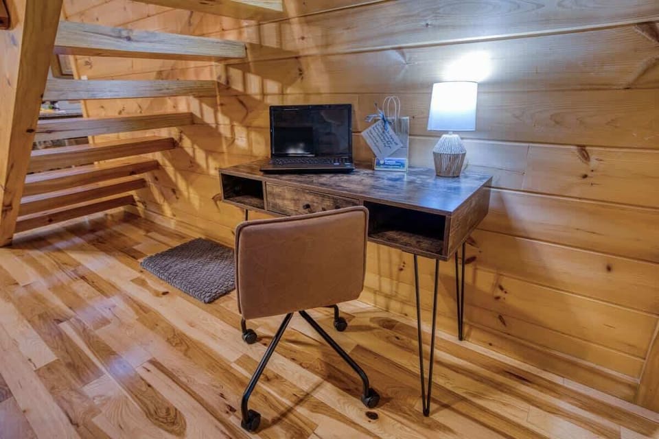 If you need to keep in touch, we have a space for you.