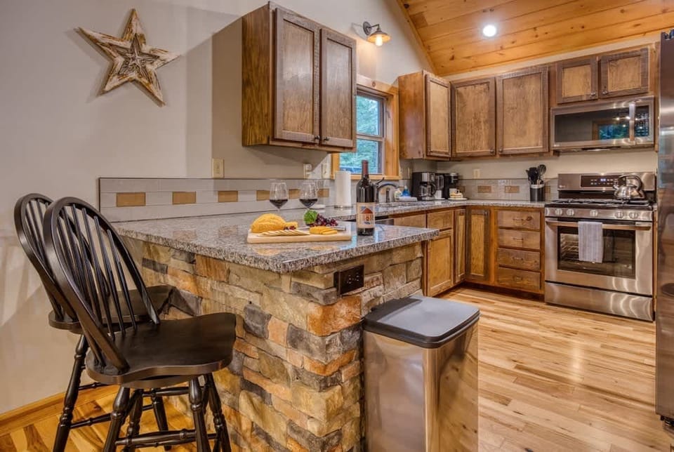 Beautifully appointed kitchen